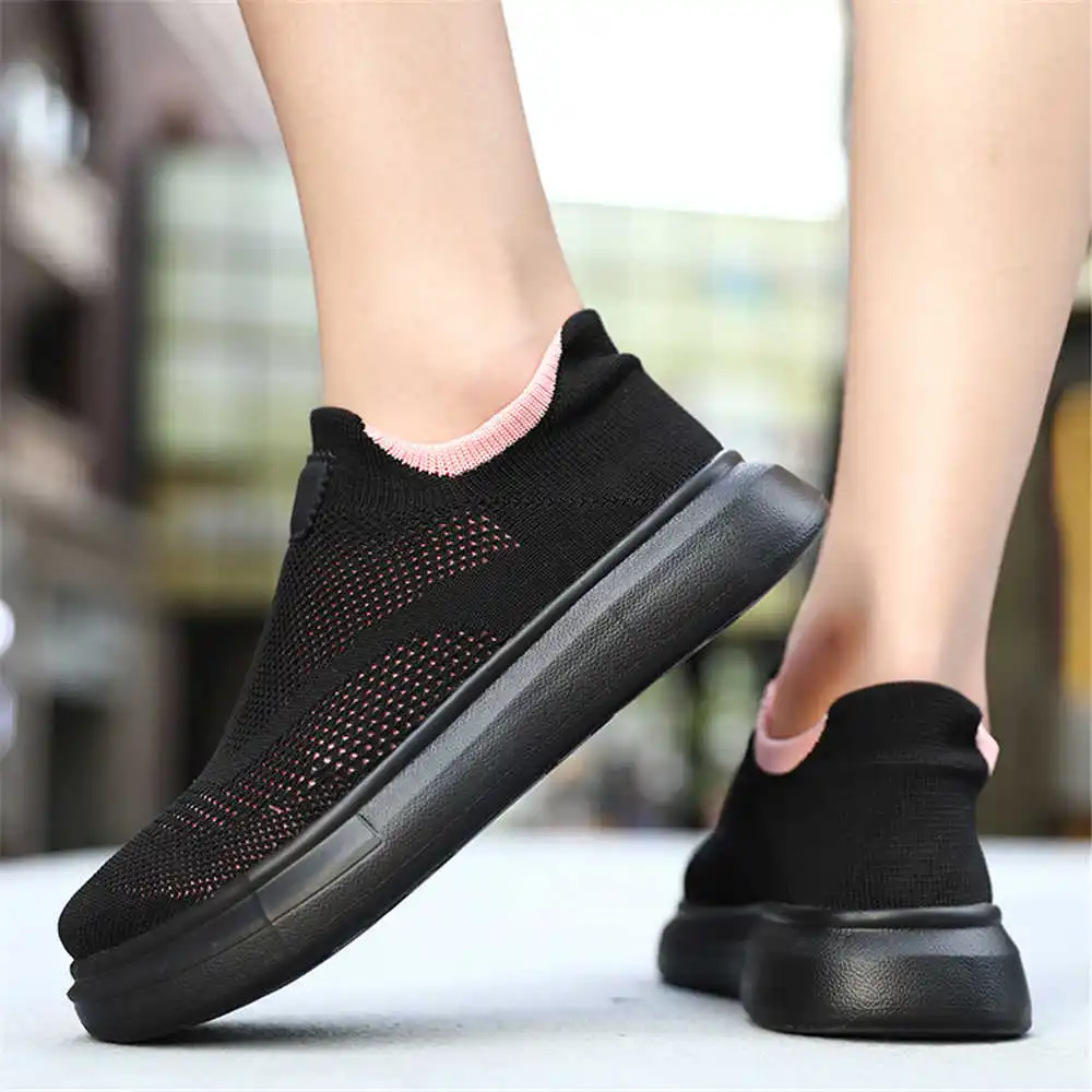 Tech Office Outfits Men - Plattform Strümpfe braune Schuhe für Frau